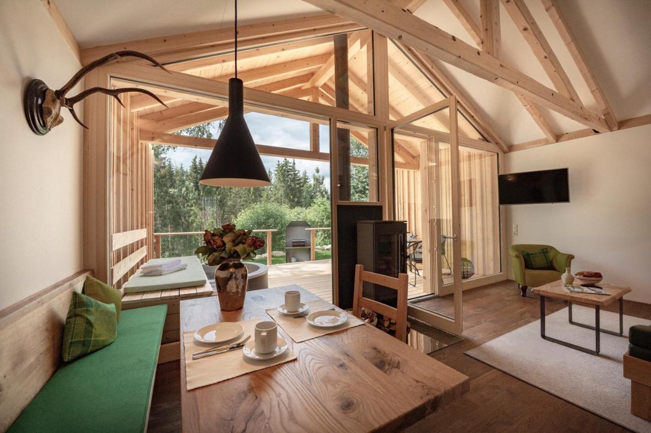 Forstgut - Premium Waldchalets Und Lodge Suiten 雷根 外观 照片