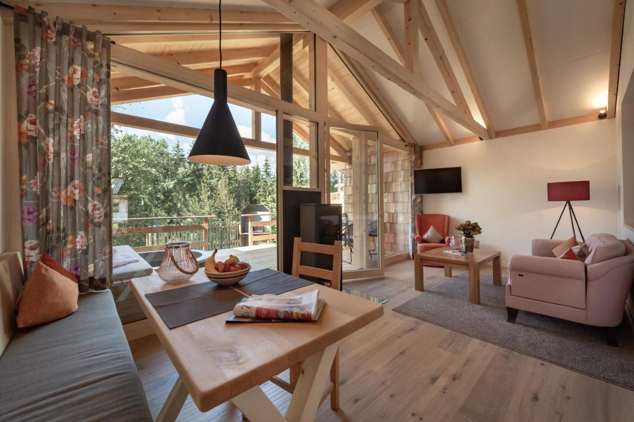 Forstgut - Premium Waldchalets Und Lodge Suiten 雷根 外观 照片