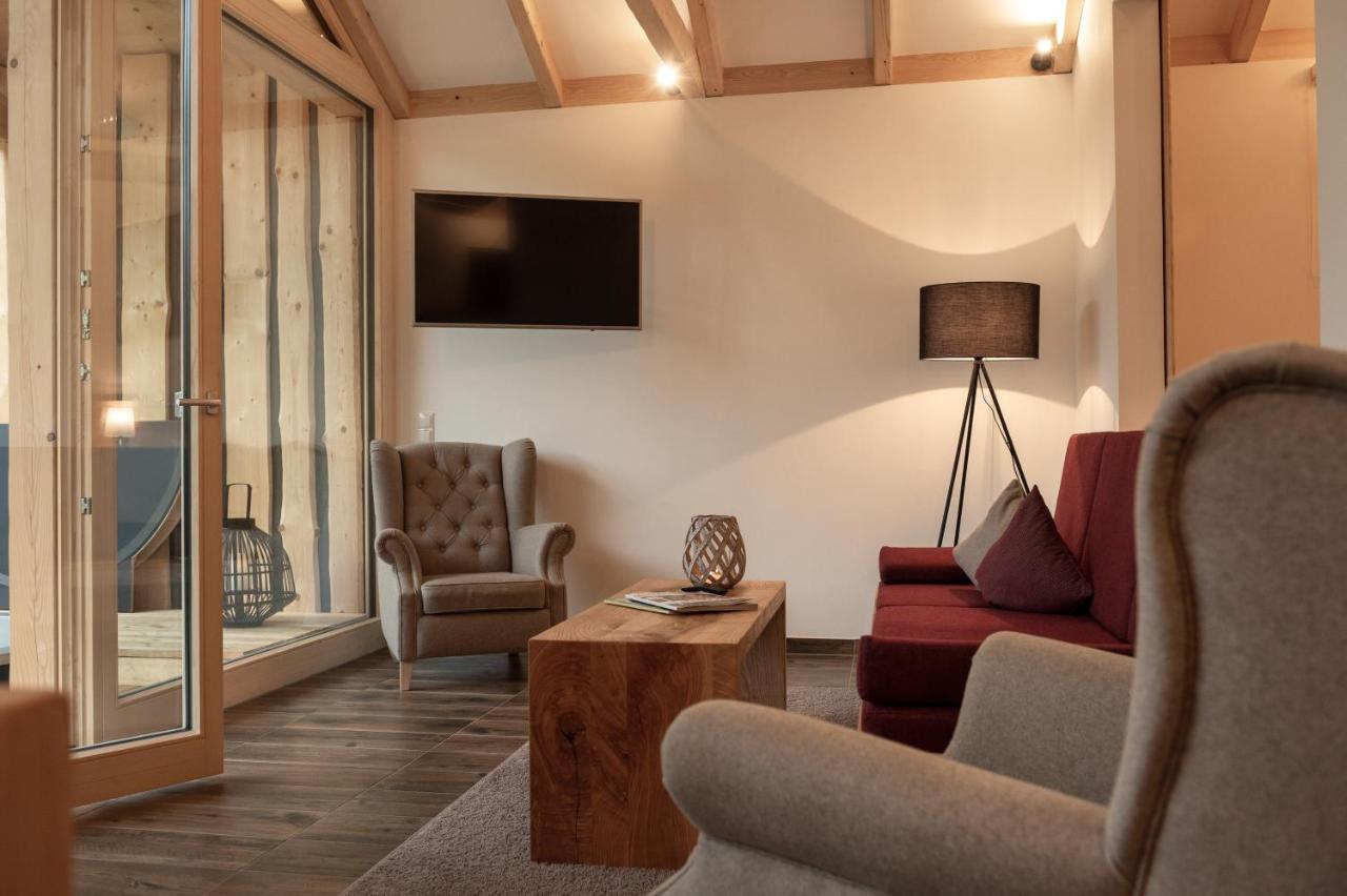 Forstgut - Premium Waldchalets Und Lodge Suiten 雷根 外观 照片