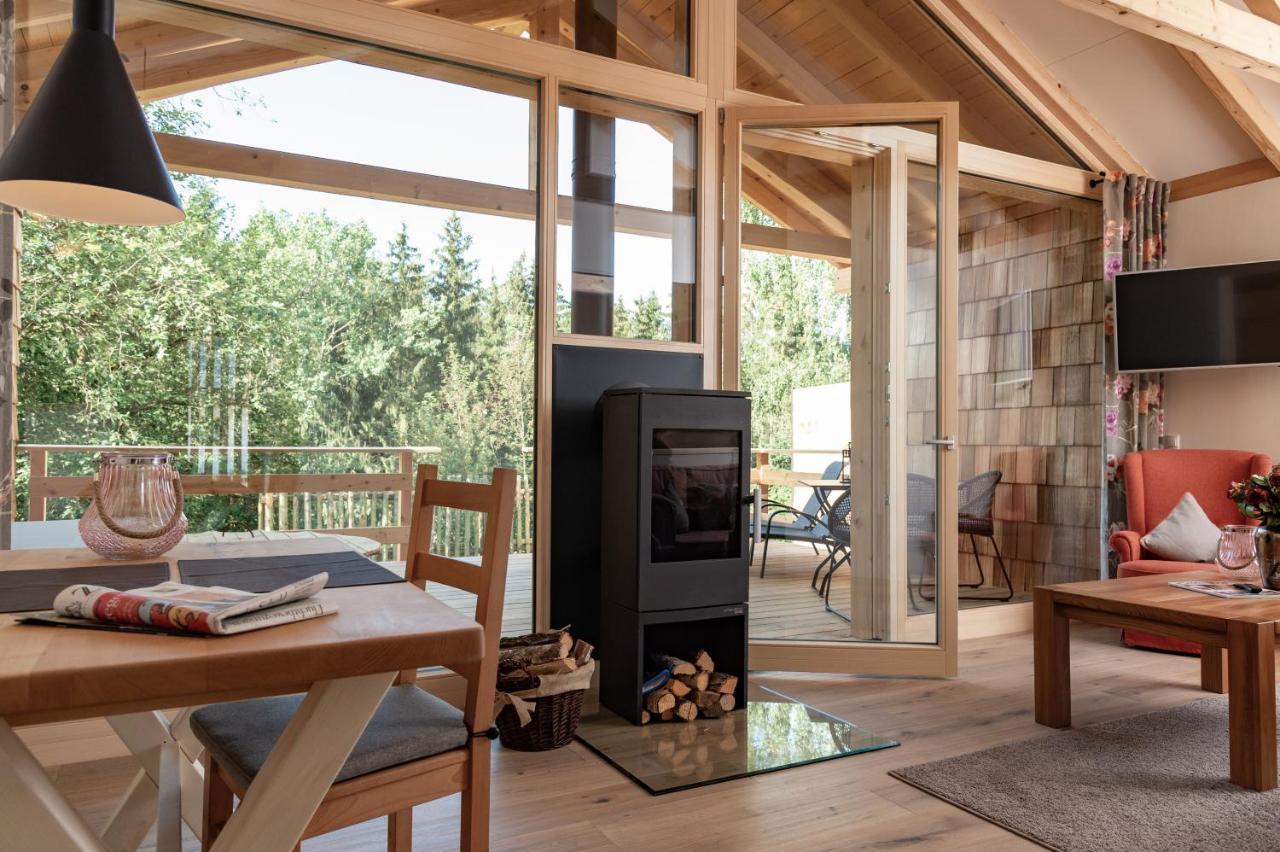 Forstgut - Premium Waldchalets Und Lodge Suiten 雷根 外观 照片