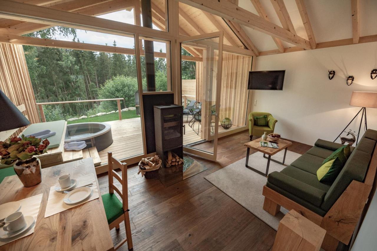 Forstgut - Premium Waldchalets Und Lodge Suiten 雷根 外观 照片