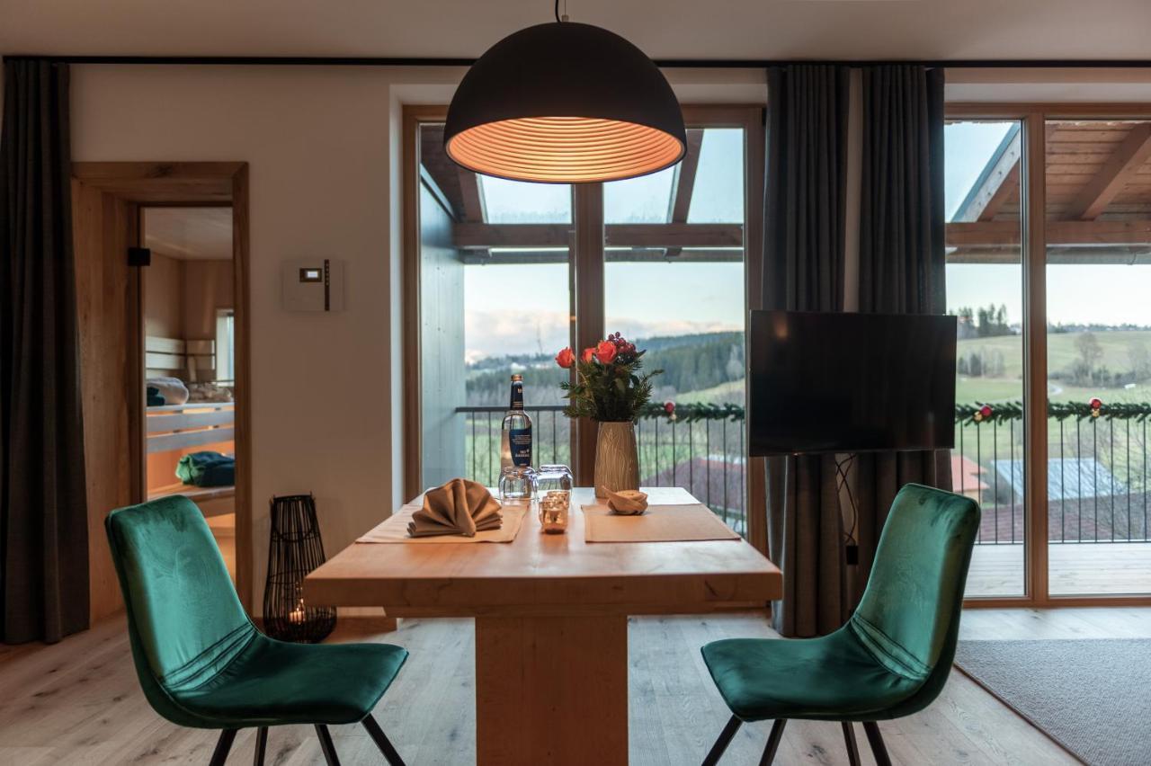 Forstgut - Premium Waldchalets Und Lodge Suiten 雷根 外观 照片