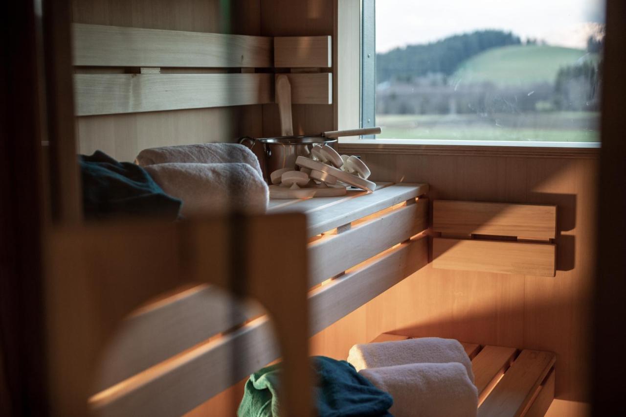 Forstgut - Premium Waldchalets Und Lodge Suiten 雷根 外观 照片