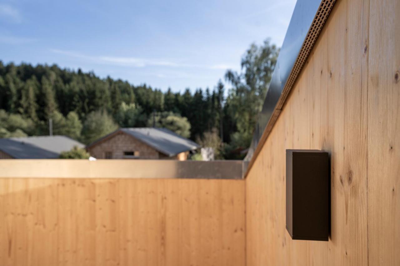 Forstgut - Premium Waldchalets Und Lodge Suiten 雷根 外观 照片