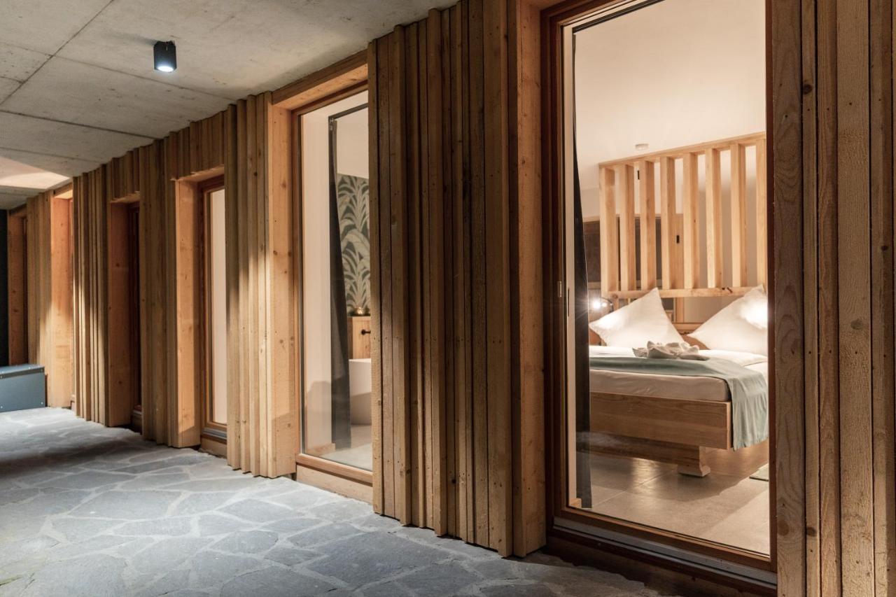 Forstgut - Premium Waldchalets Und Lodge Suiten 雷根 外观 照片