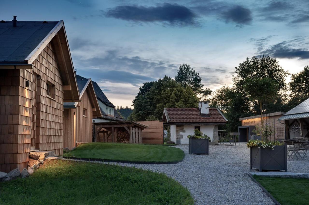 Forstgut - Premium Waldchalets Und Lodge Suiten 雷根 外观 照片